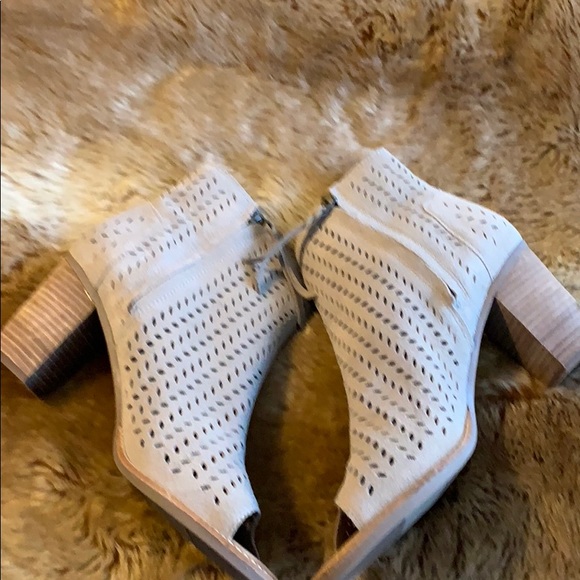 Tom’s open toe booties - Picture 3 of 4